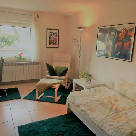 Schoene Nahe Messe Stuttgart Und Flughafen Fuer 1-4 Businessgaeste Appartement *